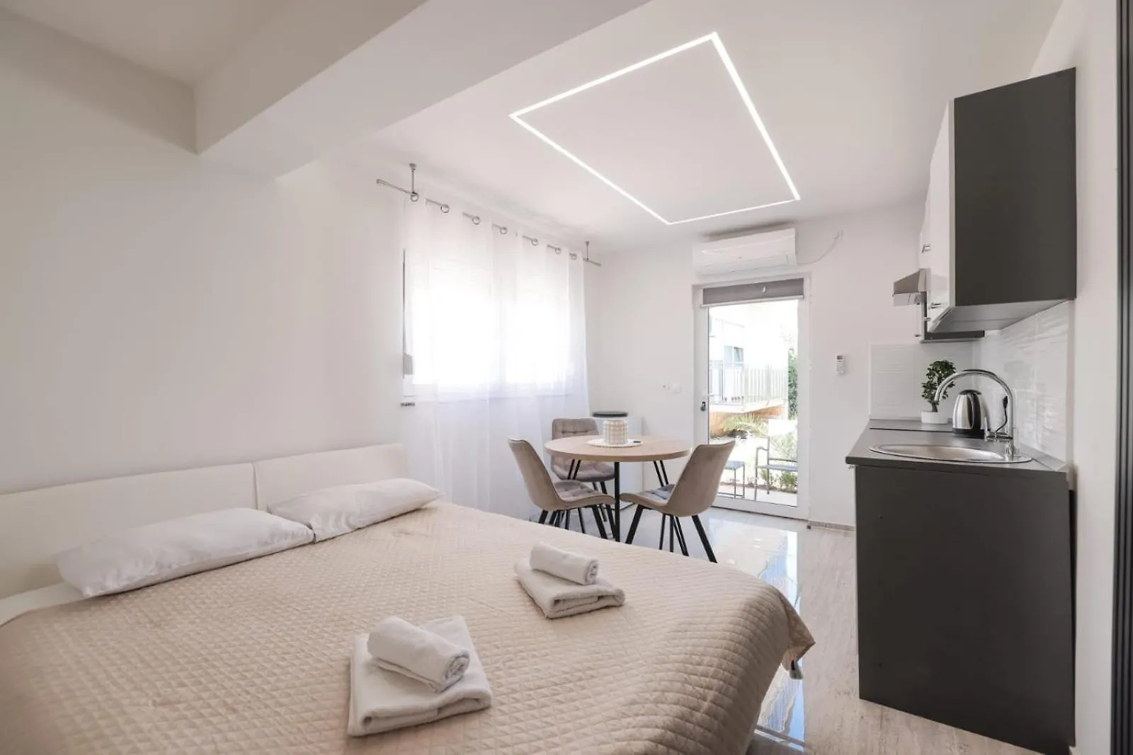 Apartmentszelic Ζαντάρ 0*,